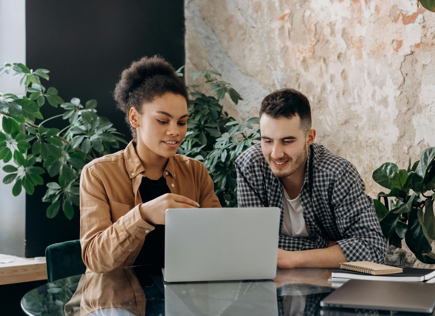 best self-publishing platform, image of a woman and man sitting and working on a laptop together.